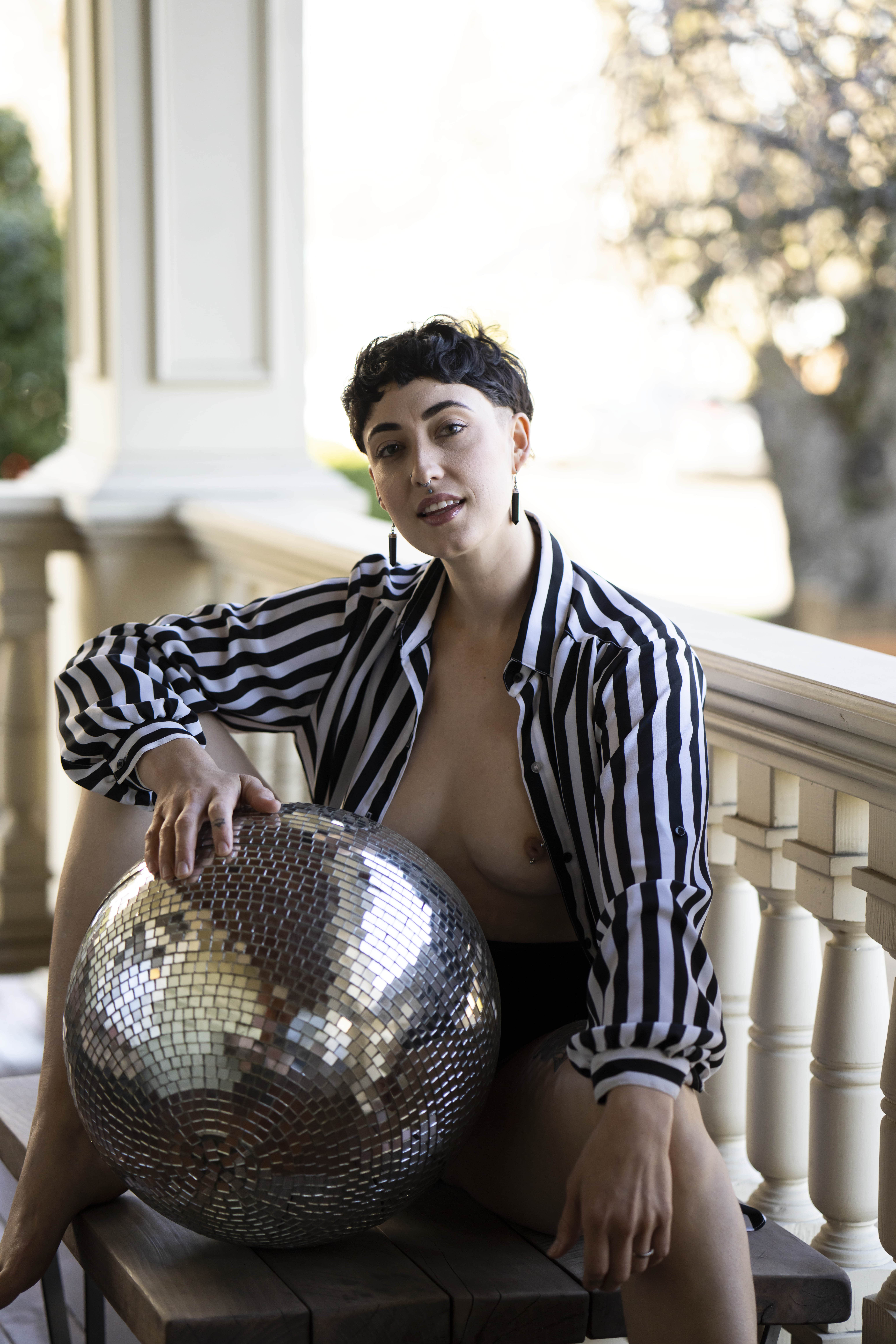 IrisHeadshot_LR17-min