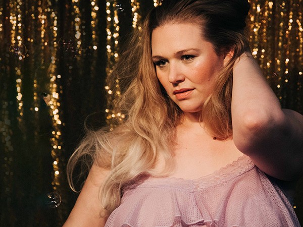 This is a default alt